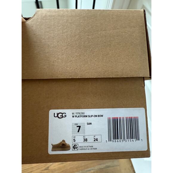 NWT Ugg Platform Slip-On Bow Sand Womens Size 7 - Picture 15 of 15